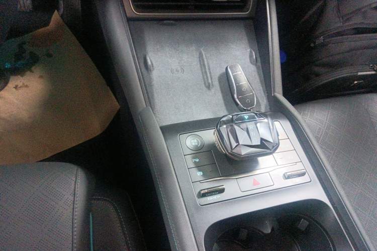 Used BYD Qin L 2025 DM-i Smart Drive 120KM Excellence Model
