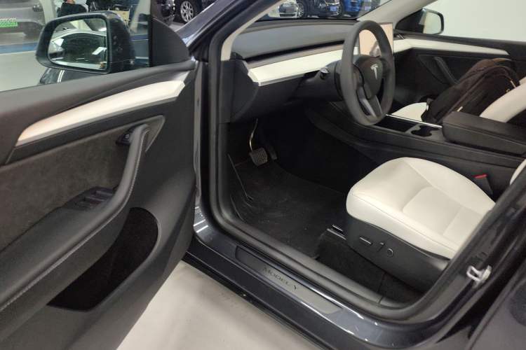 Used Tesla Model Y 2022 Rear-Wheel-Drive Version