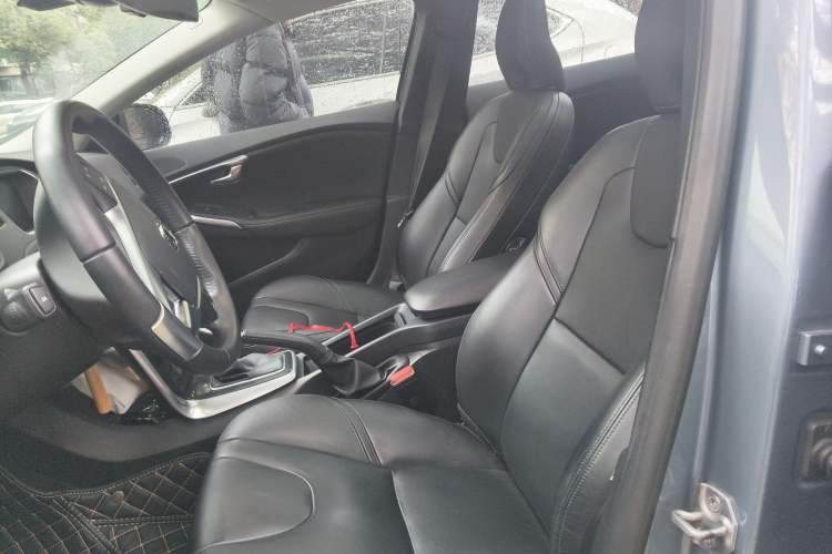 Used Volvo V40 2018 T3 Zhiyi Edition
