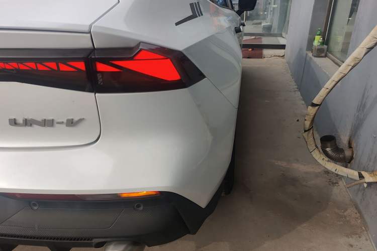 Used Changan UNI-V 2023 1.5T Prestige Model
