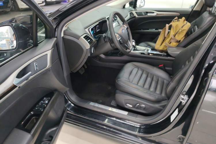 Used Ford Mondeo 2013 2.0L GTDi 200 Luxury Model