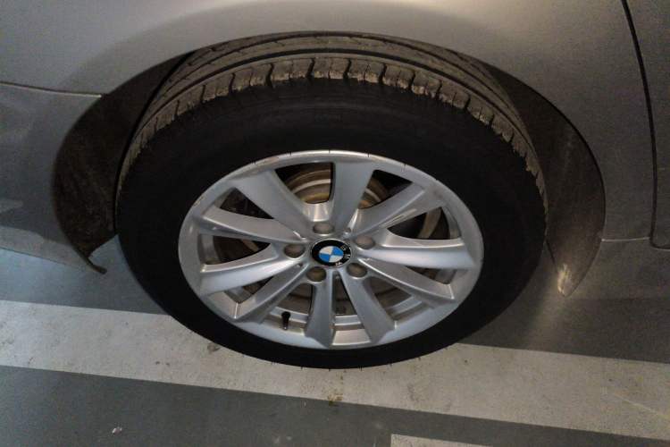 Used BMW 5 Series 2014 520Li Elegant Model
