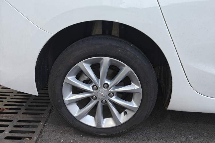 Used Chevrolet Cruze 2017 1.5L Automatic Pioneer Sunroof Edition
