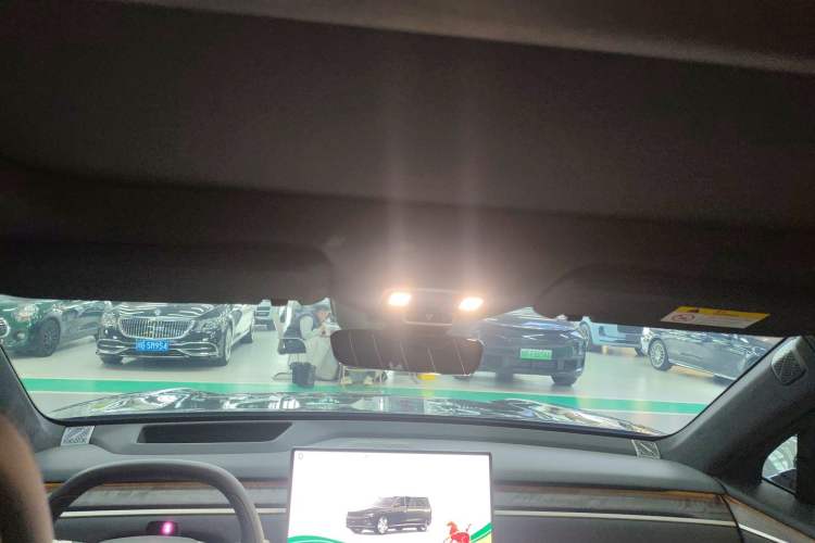 Used ONVO Luxeed L90 2025 Model—Max Six-Seater Version
