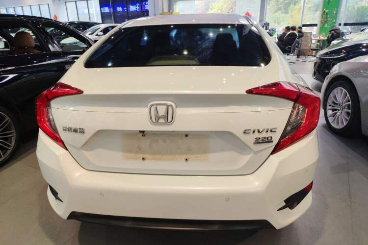 Used Honda Civic 2016 220TURBO CVT Luxury Edition
