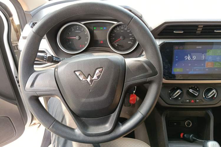 Used Wuling Hongguang 2018 1.5L S Comfort Model L2B
