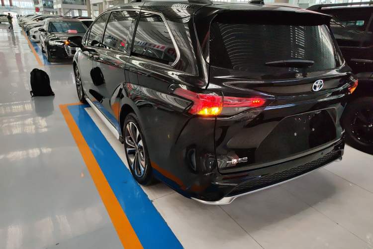 Used Toyota Granvia 2023 2.5L Hybrid Prestige PLUS Edition