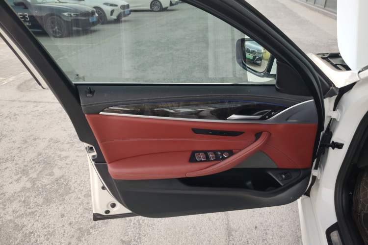 Used BMW 5 Series 2022 Restyled 525Li M Sport Package
