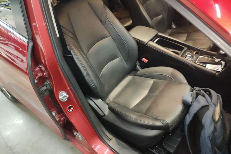 Used Mazda Mazda 3 Axela 2017 Hatchback 2.0L Automatic Sport Model China V Emission Standard
