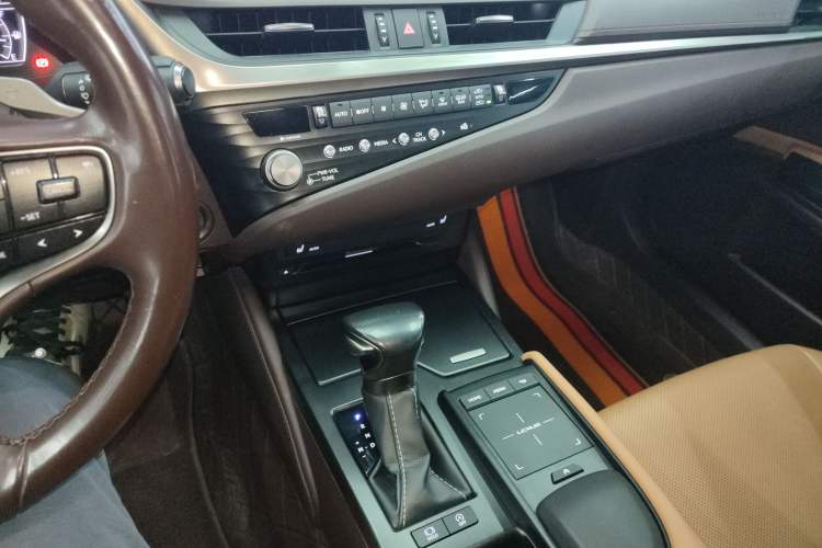 Used Lexus ES 2020 200 Excellence Edition
