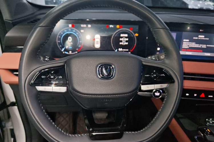 Used Changan CS75 PLUS 2024 3rd Generation Champion Edition 1.5T Intelligent Drive Dynamic Model
