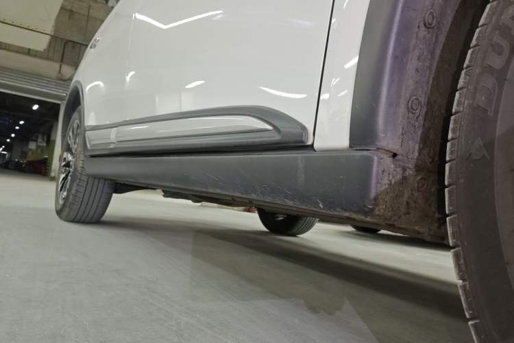 Used Mitsubishi Outlander 2019 2.4L 4x4 Zhi Xiang Edition 7 Seats China VI Standard
