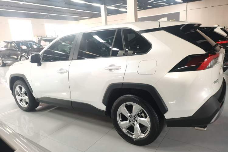 Used Toyota RAV4 2021 2.0L CVT 4x4 Style PLUS Edition
