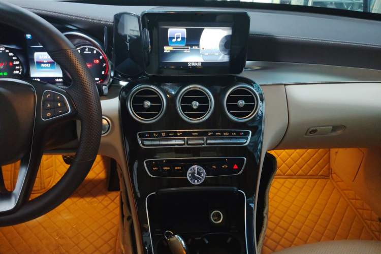 Used Mercedes-Benz C-Class 2015 C 200 L 4MATIC