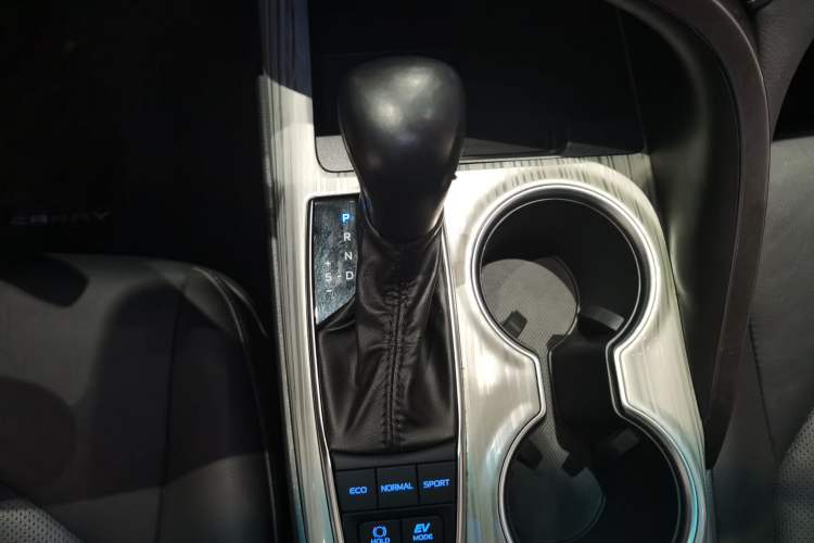 Used Toyota Camry 2019 Revised Version Dual-Engine 2.5 HG Luxury Edition
