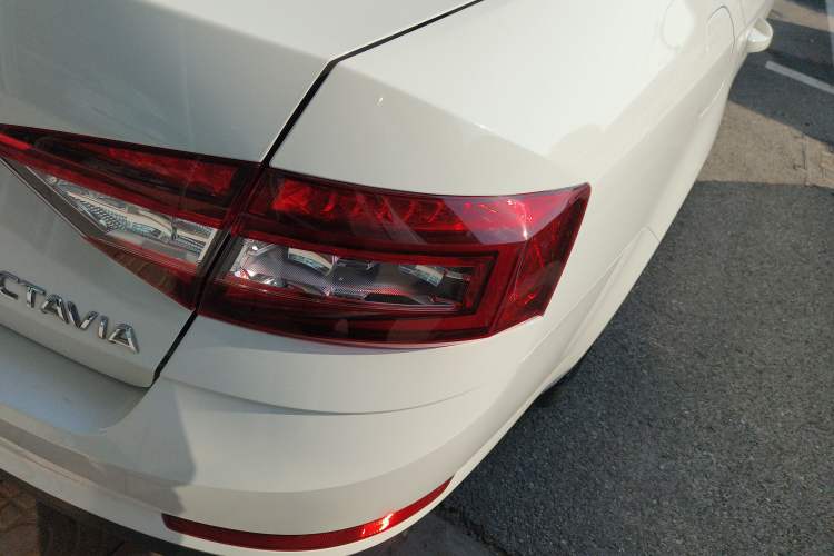 Used Skoda Octavia 2019 1.5L Automatic SmartDrive Comfort Edition China VI Standard
