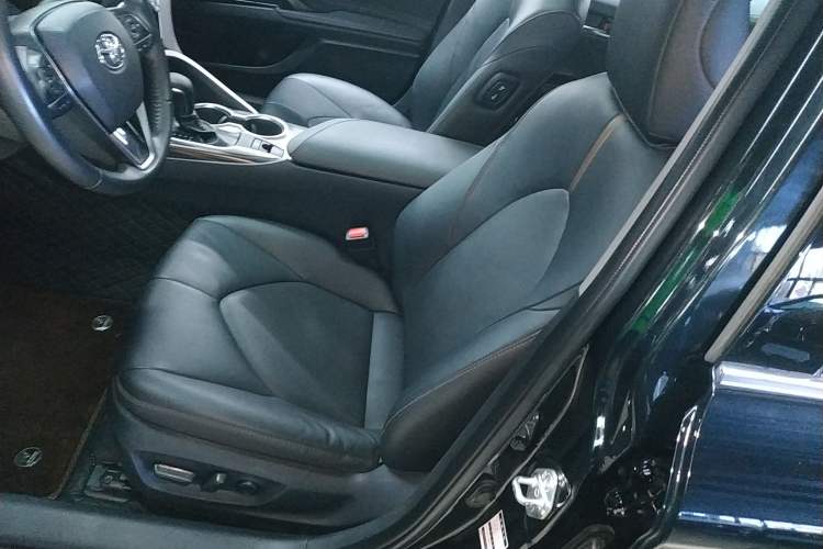 Used Toyota Camry 2021 2.0G Luxury Edition
