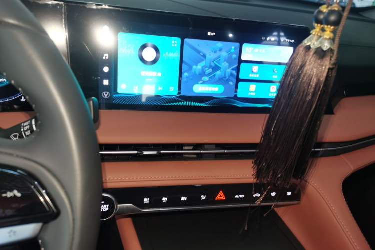 Used Changan CS75 PLUS 2024 3rd Generation Champion Edition 1.5T Intelligent Drive Dynamic Model
