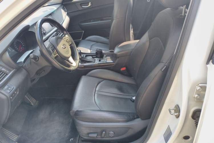 Used Kia K5 2017 2.0L Automatic 15th Anniversary Special Edition LUX
