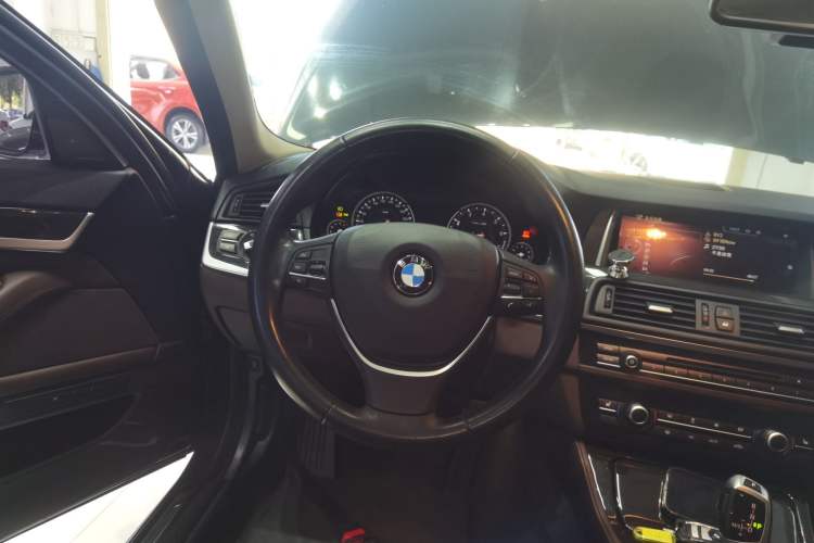 Used BMW 5 Series 2014 525Li Luxury Design Package
