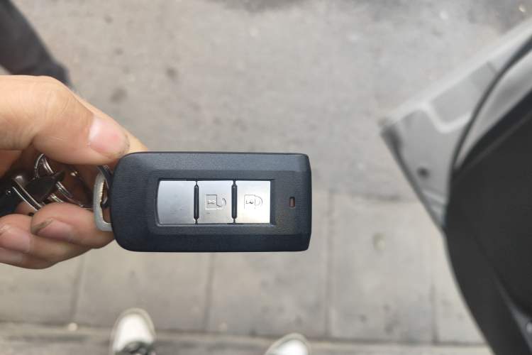 Used Mitsubishi Outlander 2019 2.0L Two-Wheel Drive Comfort Edition 5 Seats China V Standard