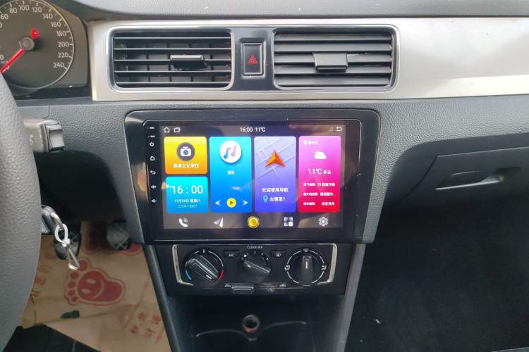 Used Volkswagen Santana 2015 1.6L Manual Comfort Edition
