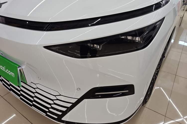 Used XPeng X9 2025 740 Ultra-Long Range Max
