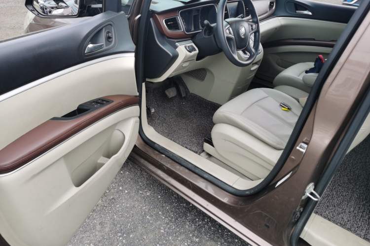 Used Buick GL8 2018 28T Comfort Model China VI Standard
