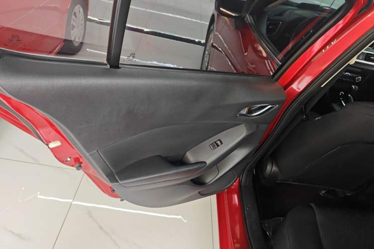 Used Mazda Mazda 3 Axela 2016 Sedan 1.5L Automatic Luxury Model
