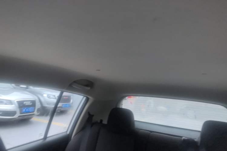 Used Venucia R50 2016 1.6L Automatic Elite Edition
