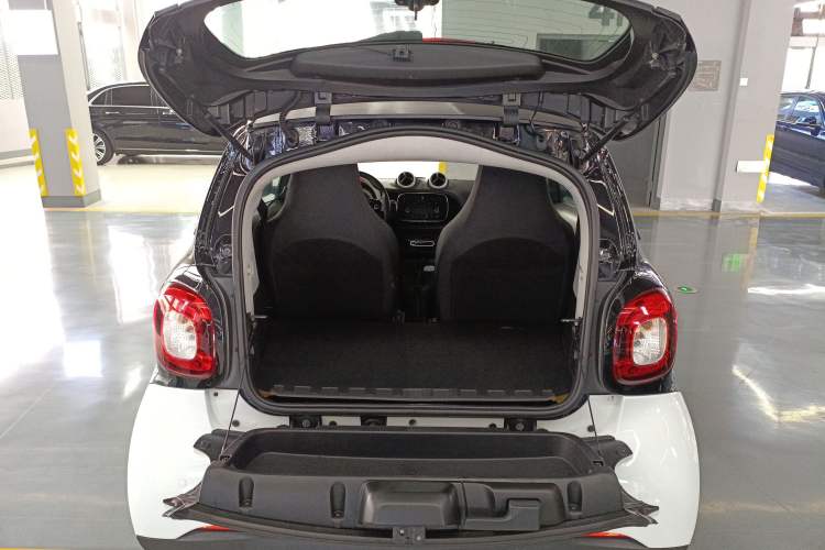 Used  fortwo 2015 1.0L 52 kW hardtop Dynamic version
