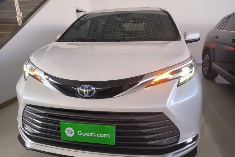 Used Toyota Sienna 2021 2.5L Hybrid Premium Edition

