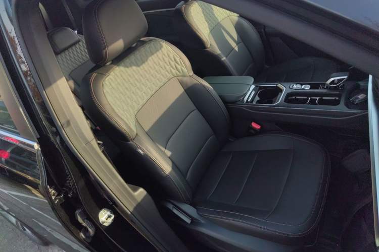 Used Geely Auto Haoyue L 2024 2.0T DCT Prestige Version
