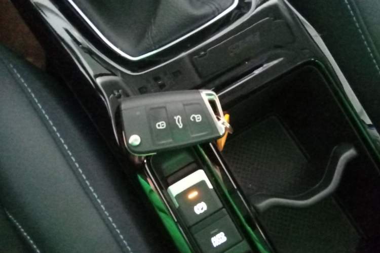 Used Volkswagen Tharu 2025 NewRui 300TSI Prestige Edition
