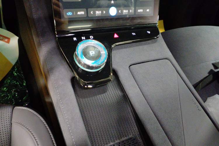 Used VOYAH PASSION 2024 PHEV Four-Wheel Drive Ultra-Long Range Flagship Model