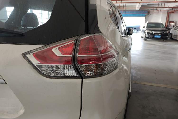 Used Nissan X-Trail 2015 2.0L CVT Comfort MAX Edition 2WD
