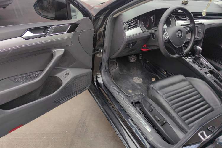 Used Volkswagen Magotan 2019 330TSI DSG Leading Edition China V Standard
