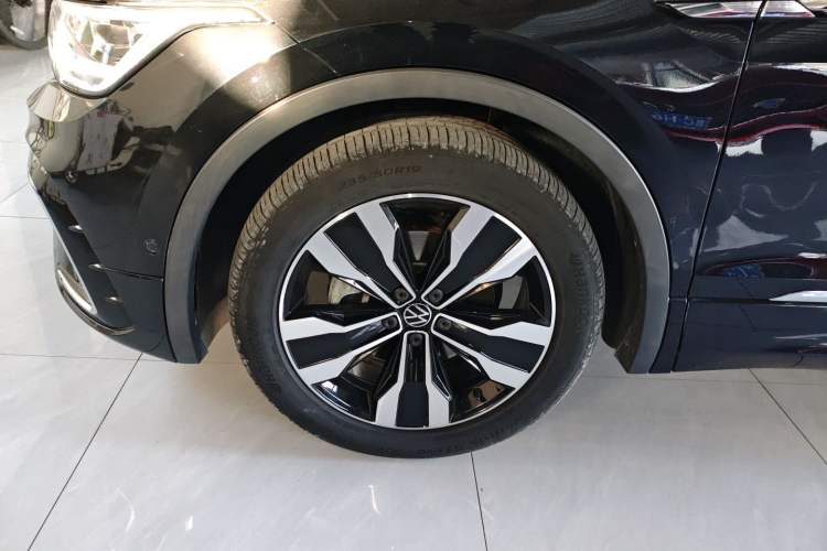 Used Volkswagen Tiguan L 2023 330TSI Automatic Two-Wheel Drive R-Line Enjoyment Edition
