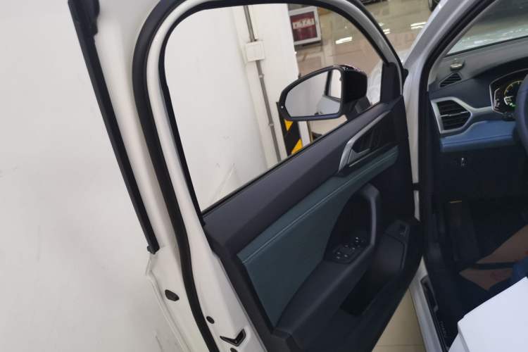 Used Volkswagen Tharu 2024 300TSI Two-Wheel-Drive Moon Luxury Edition
