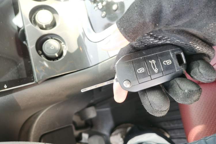 Used Peugeot 3008 2016 1.6THP Automatic Classic Edition
