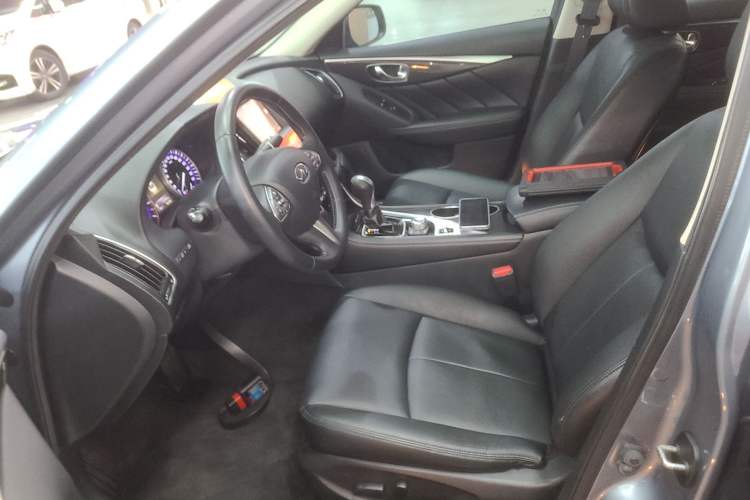 Used Infiniti Q50L 2015 2.0T Comfort Edition
