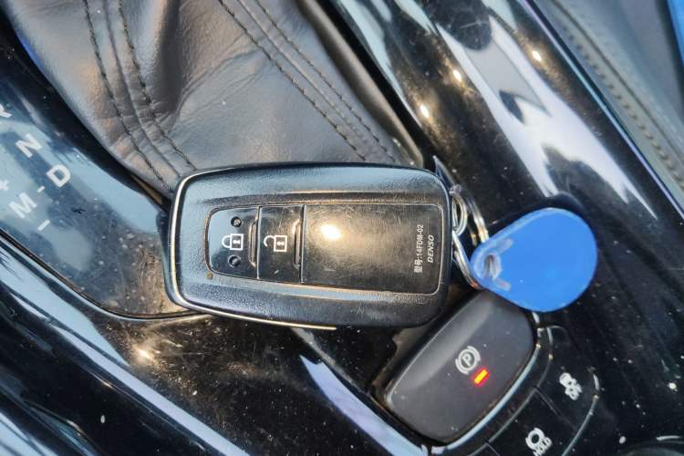 Used Toyota IZOA 2018 2.0L Yichi Version China VI Standard