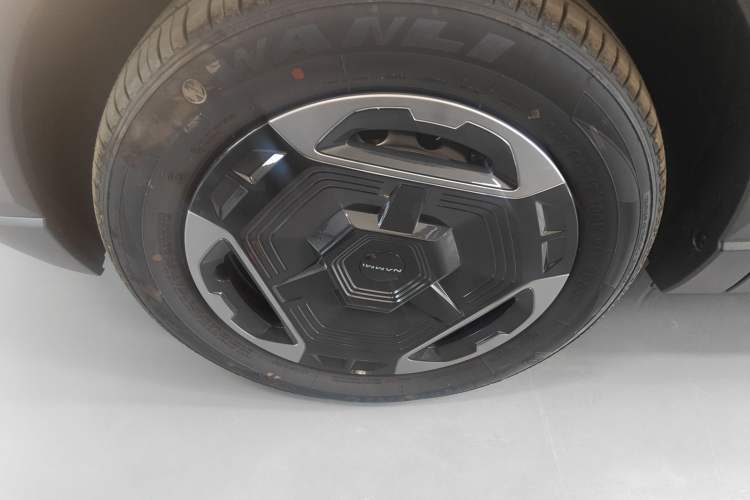 Used Dongfeng NAMMI 06 2025 401 Air