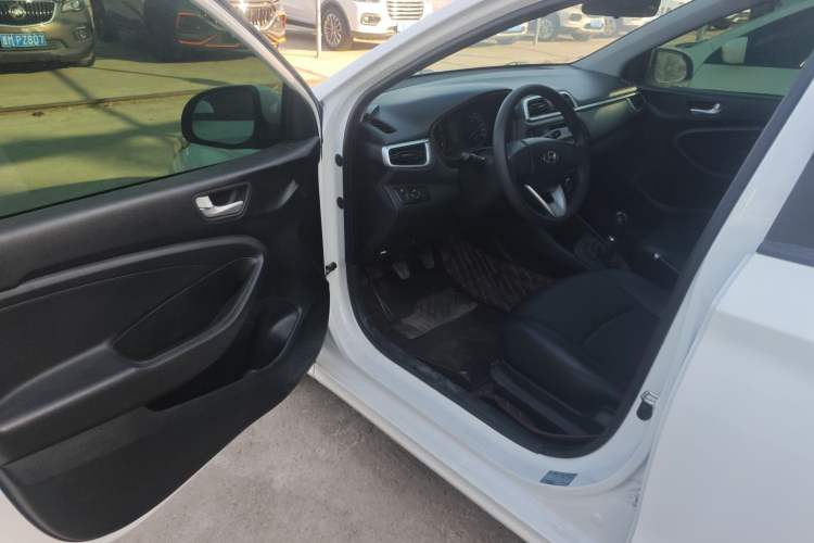 Used Hyundai Verna 2017 1.4L Manual Refreshed Version China V Standard
