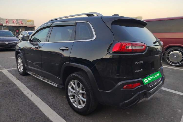 Used  Cherokee 2016 2.4L Leading Edition