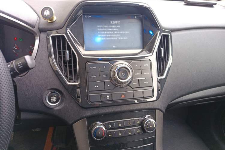 Used Huatai Santa Fe 2016 1.5T Gasoline Manual Two-Wheel Drive Smart Enjoyment i3 Model