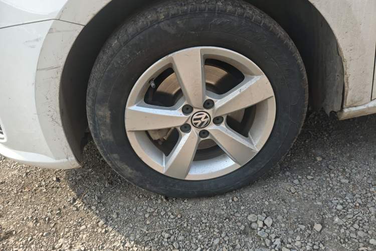 Used Volkswagen Gran Lavida 2013 1.6L Manual Fashion Model