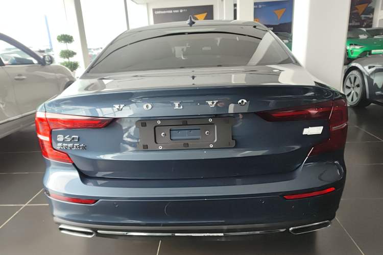 Used Volvo S60 New Energy 2022 T8 eDrive Hybrid All-Wheel Drive Smart Luxury Edition
