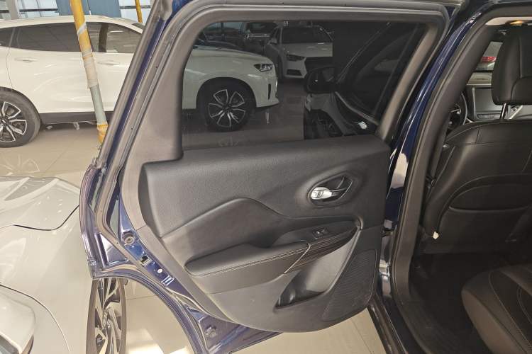 Used  Cherokee 2016 2.4L Professional Smart Version
