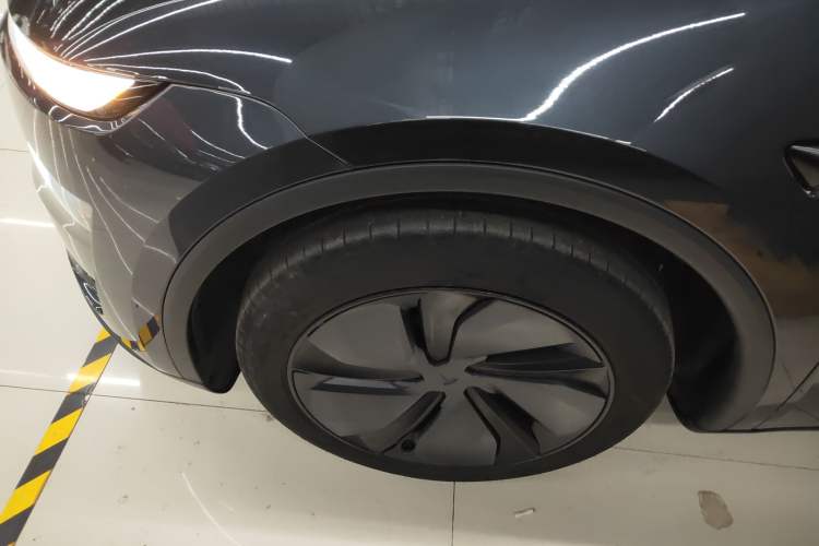 Used Tesla Model Y 2025 Rear-Wheel-Drive Version
